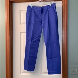 ADORABLE periwinkle cafe Capri pants